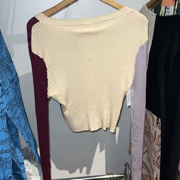 NWOT Color Block Cropped Long Sleeve - Find Me Now - Picture 3 of 6